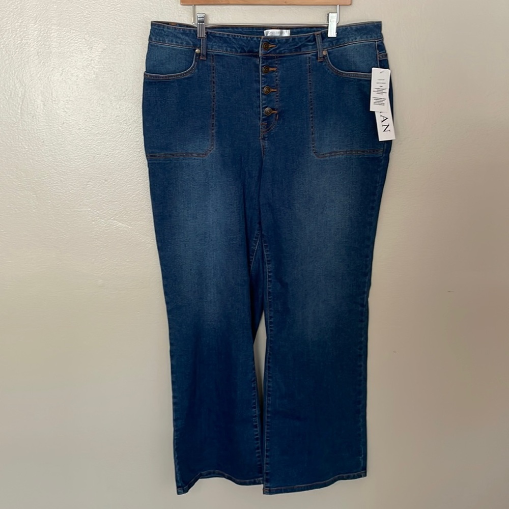 NWT Daily Thread Mid Rise Jean. 18W